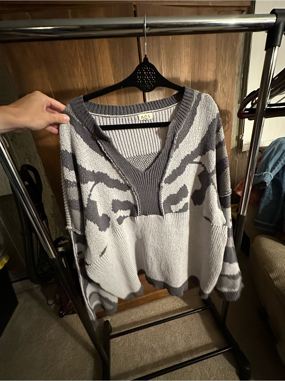 Gray & White V-Neck Patterned Women's Sweater